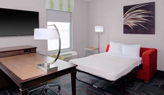 Modern Comforts | Free Breakfast & WiFi | Columbus Scenic Stay | Near Scotio Dow in Lockbourne