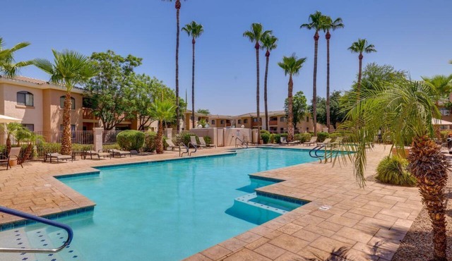 Modern Condo Near Stadiums & Westgate Fun