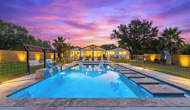 Modern Copano Bayfront Retreat – Pool & Private Lighted Pier | Sleeps 8