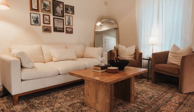 Modern Cottage Style Apt-King Bed near UTRGV & DHR