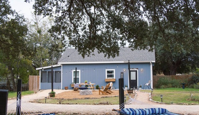 Modern Country Cottage w/Brand New Screened-In Porch and Hot Tub