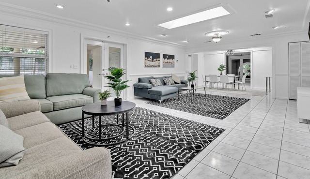 Modern & Elegant 7BD House in Brickell w/ Jacuzzi