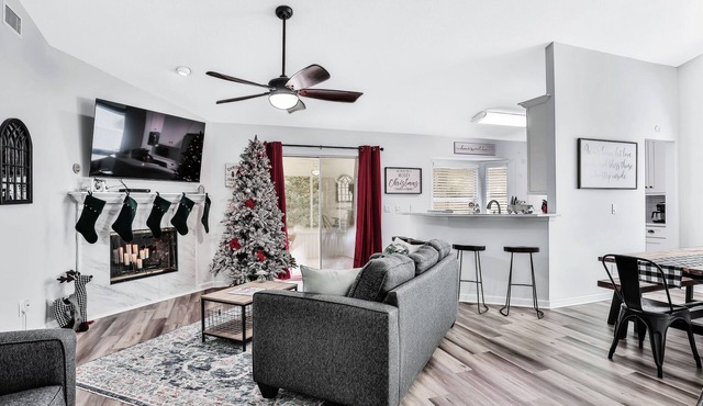 ★Modern Green Cove Springs 7Beds Fence Garage Beach45min★1 of 7 local properties