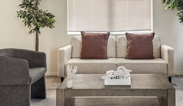 Modern Home w/3BR Next to Airport & Netflix