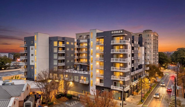 Modern King Studio Downtown ATL Apartment
