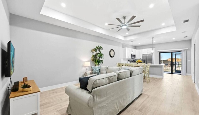 Modern Lehigh Retreat | Stylish 3BR Sleeps 6