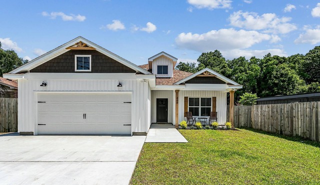 Modern New Build in Central Pensacola, Pet Friendly, Close to Airport, Great for Business Travelers