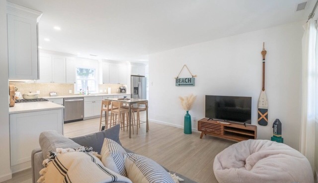 Modern, open plan beach house - 2 blocks to the bay beach in Lower Township