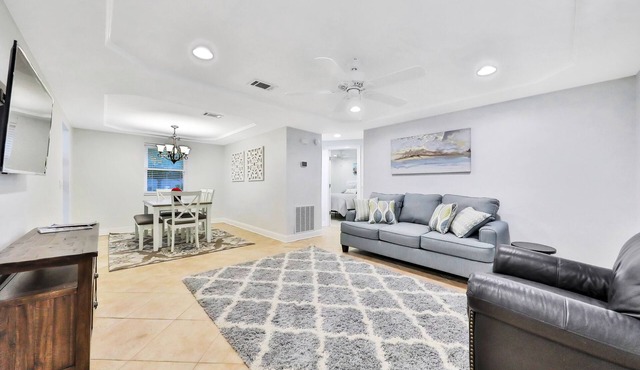 ★Modern Orange Park Home 6+Beds & Washer&Dryer Fence★ 1 of 7 local properties