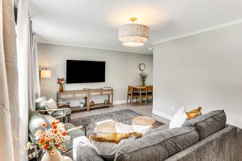 Modern Retreat w/Fire Pit Near Harrison Bay!