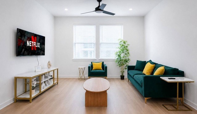 Modern Stay WorkerFriendly Home w/Lndry GYM & Pool