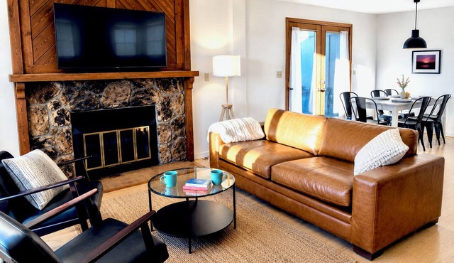 Modern Taos retreat with steam shower and views
