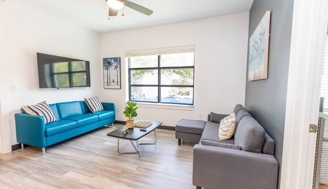 Modern Wellness Retreat | Steps to Tennis, Pickleball & Wellness Center | Extended Stays Welcome