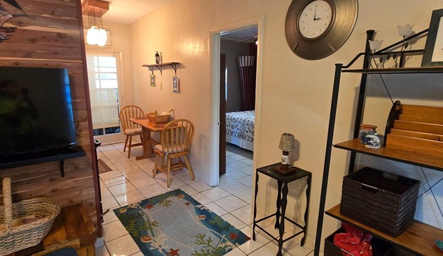 Monthly 1-bedroom Apt B with kitchen, Old Town Key West.
