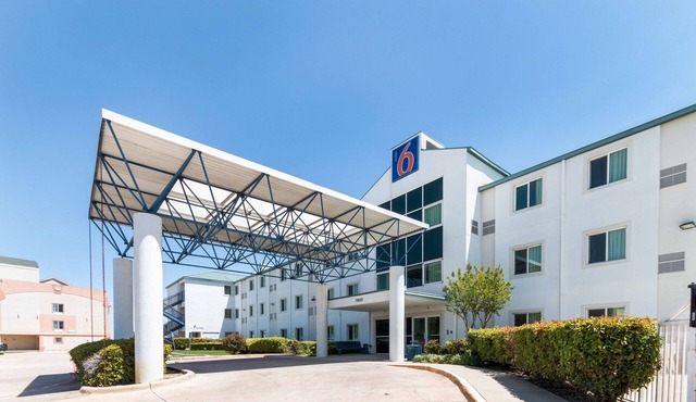 Motel 6 Irving, TX - DFW Airport North