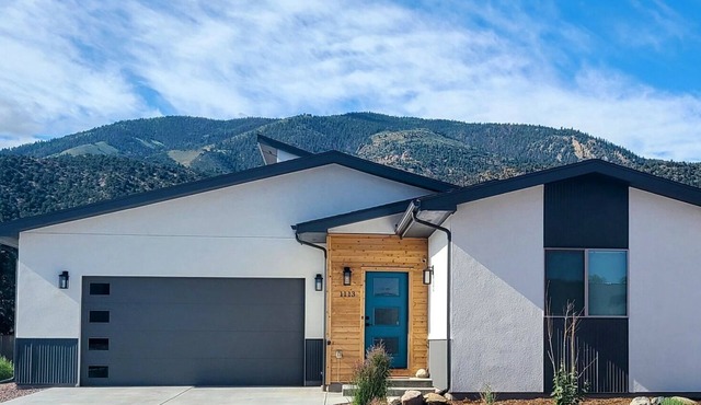 Mountain Sol- Near Salida and Monarch Mountain Livin' the Colorado Dream!