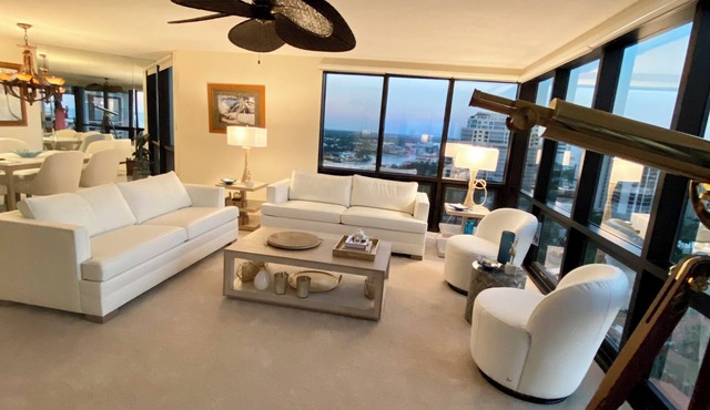 Naples Gulf Front Penthouse/270 ° & Bay Views/PVT Beach Access/Massive Lanai