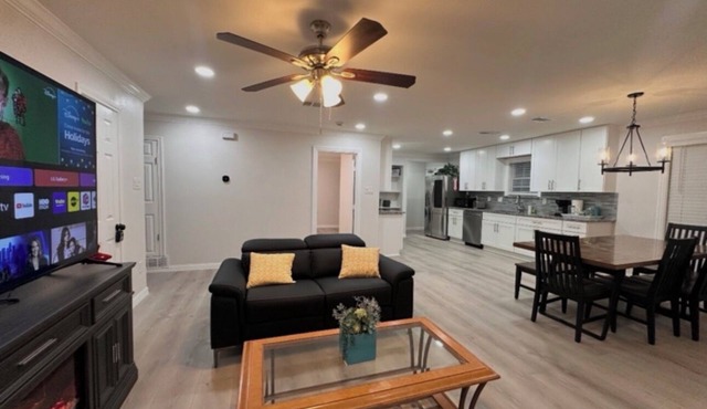 Near AT&T MAJOR INTERNATIONAL SPORTING EVENT & Rangers Sleeps 8 Modern Home Big Yard