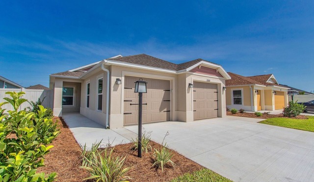 NEW Courtyard Villa with GOLF CART- in between Brownwood Square & Sawgrass Grove