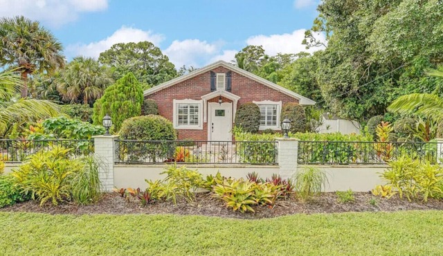*NEW* Hugh St. Hideaway w/Pool