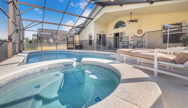 NEW LISTING Luxury Pool Villa with jacuzzi heat, games room, close to Disney
