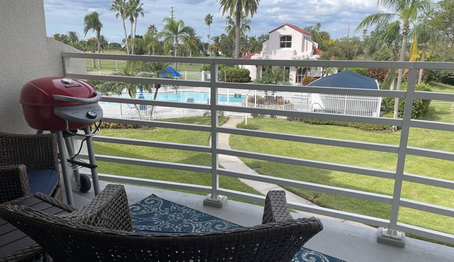 NEW LISTING Paradise-Newly Updated Condo Close to Everything. Beach, Bike, Pool
