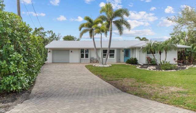 New Listing! Updated 3 Bedroom, 2 bath lakefront home. Pet Friendly!