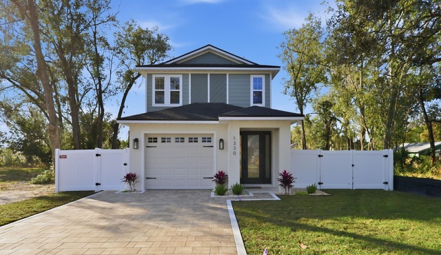 NEW! Modern Mount Dora Escape Style and Sunshine