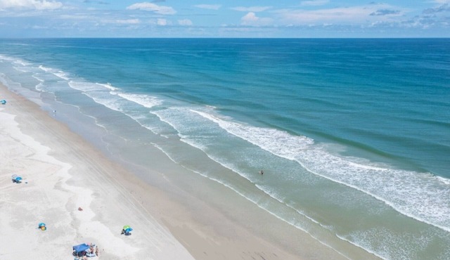 New Smyrna Beach Ocean 2BR Condo Steps to Sand Pools, Amenities +Ocean Walk