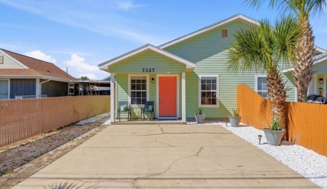 New! Sunset Palms 2BR 5 Min Walk to Beach!