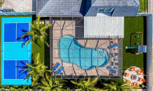 NEW Sunshine Getaway Heated Pool Hot Tub Games Villa