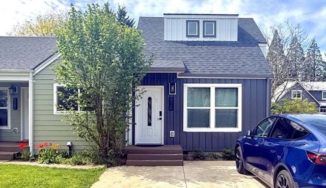 New Townhome w/comfy King Bed in Springfield