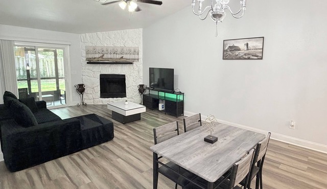 NEWLY REMODELED-SPACIOUS ROOMS-MAYPORT-BEACH-MAYO-CENTRAL