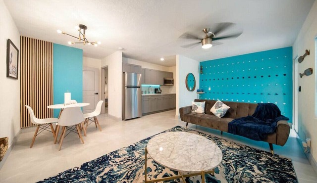 Newly Renovated Coastal 1-Bedroom Near the Beach in Las Olas