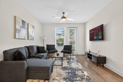 Nice 2 BR Apt|King Bed|Pool |Gym|Clse 2 Beach/Mayo