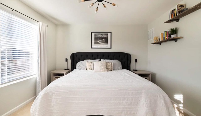No xtra fees, 2br, 2.5ba, 3-story townhome, pet friendly with beautiful kitchen