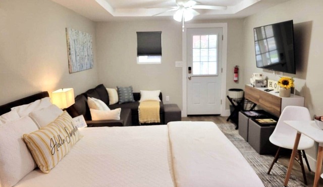 Northgate Studio - 1 block from TAMU!