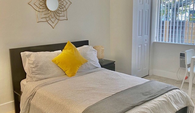 Oasis at Hollywood - Sleeps 4 - Unit 5