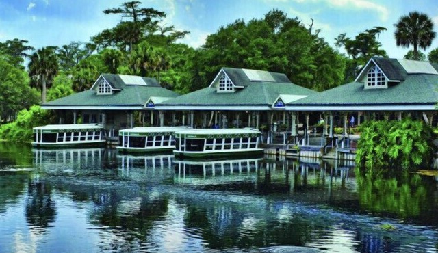 Ocala Golf club 2 miles, 2 Silver Springs, Appleton museum, downtown, 20 from WE