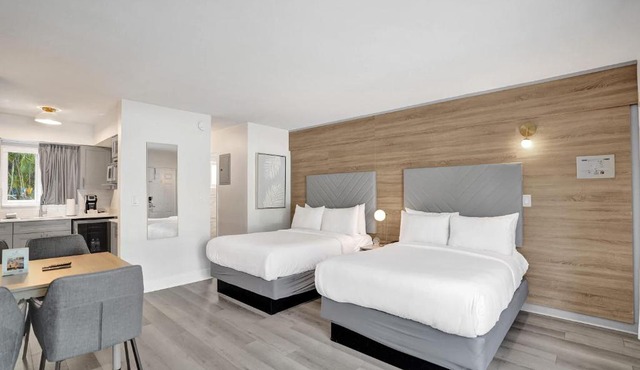 Ocean Blvd Double Suite with Kitchenette at The Botanica