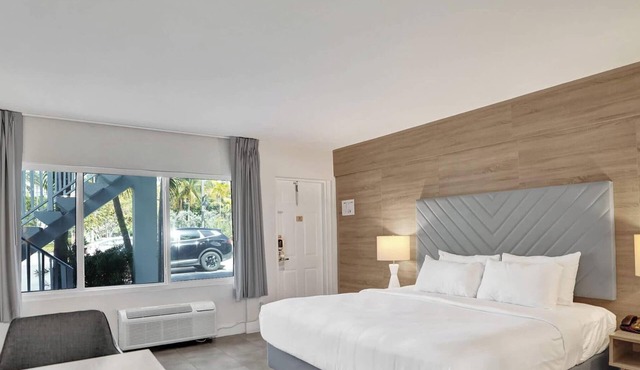 Ocean Blvd King Suite Kitchenette
