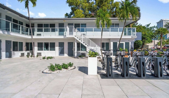 Ocean Blvd King Comfort Suite | The Botanica