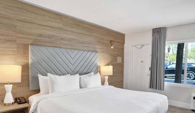 Ocean Blvd's Bright King Suite