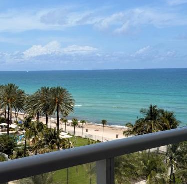 Ocean front Condo with balcony on the beach