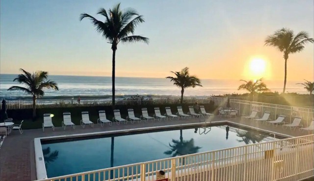 Ocean Front, Pool, Grill, King +Double + Queen Sofa bed, Beach & Pickleball Gear