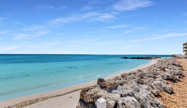 Ocean View 2 bedroom Condo Pool Key Colony Beach