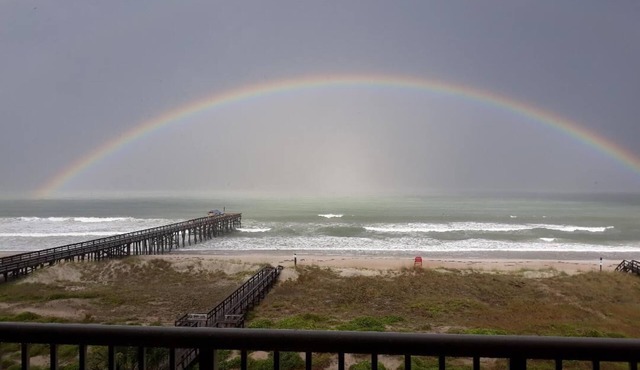 Oceanfront 2br/2b with private fishing pier, pool, tennis & pickleball courts