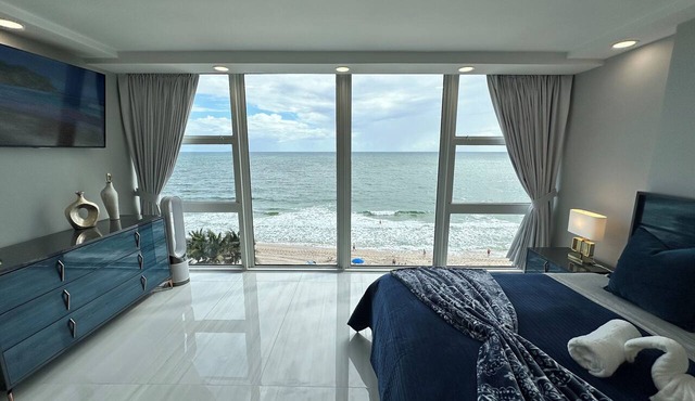 ON THE BEACH, OCEAN FRONT VIEW 2-bedroom Condo unit in fabulous Fort Lauderdale
