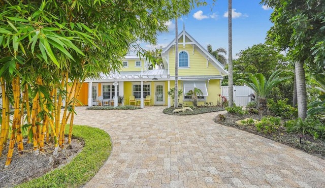 One Bedroom Island Luxury Cottage located less than 2 blocks from the beach.