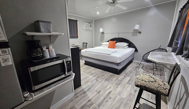 Orange Motel